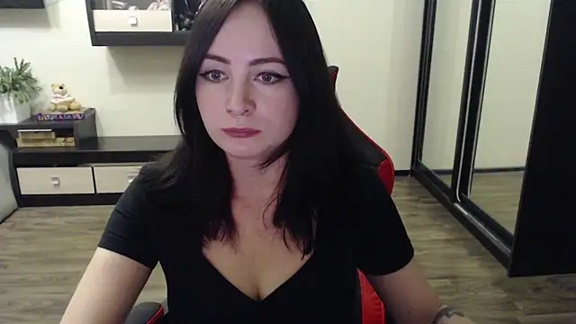 Snapshot of Laralianna chatting on 10-11-25, 05:03 Laralianna online show from 10-11-25, 05:03