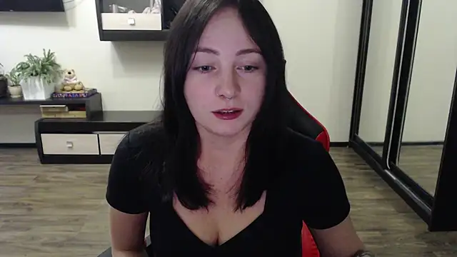 Snapshot of Laralianna chatting on 10-03-25, 11:56 Laralianna online show from 10-03-25, 11:56