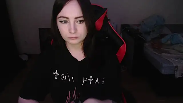 Laralianna online show from 12-17-25, 04:23