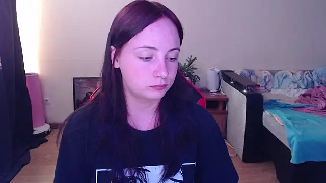 Snapshot of Laralianna chatting on 06-27-26, 04:57 Laralianna online show from 06-27-26, 04:57