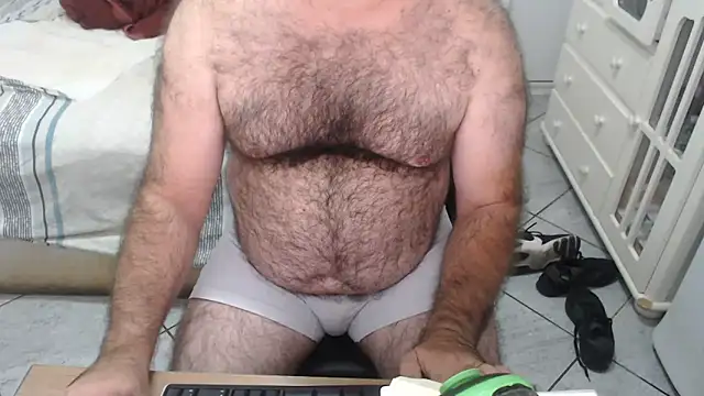 Snapshot of MysterBearMG chatting on 05-25-26, 02:11 MysterBearMG online show from 05-25-26, 02:11