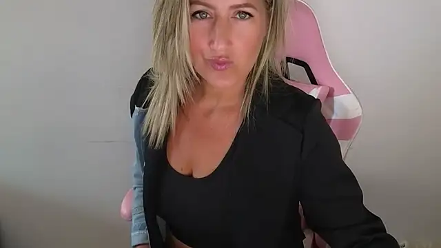 Snapshot of TessToy chatting on 05-13-26, 07:37 TessToy online show from 05-13-26, 07:37