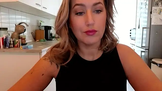 Snapshot of TessToy chatting on 02-13-26, 08:14 TessToy online show from 02-13-26, 08:14