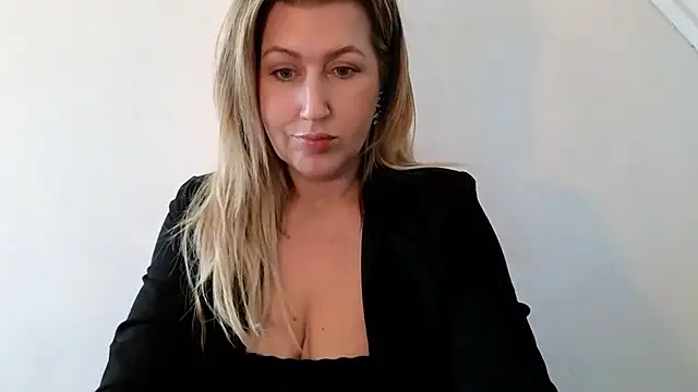 Snapshot of TessToy chatting on 01-19-26, 10:19 TessToy online show from 01-19-26, 10:19