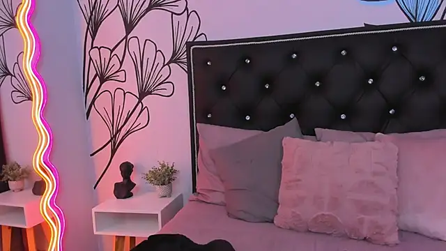 Snapshot of Sweet_Ariadna_ chatting on 07-01-26, 12:27 Sweet Ariadna online show from 07-01-26, 12:27