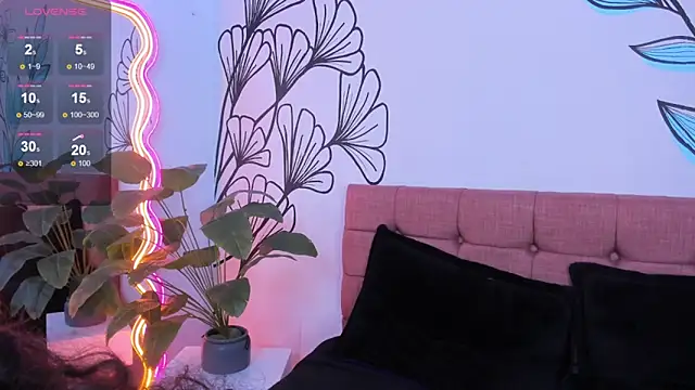 Snapshot of Sweet_Ariadna_ chatting on 03-18-25, 06:17 Sweet Ariadna online show from 03-18-25, 06:17