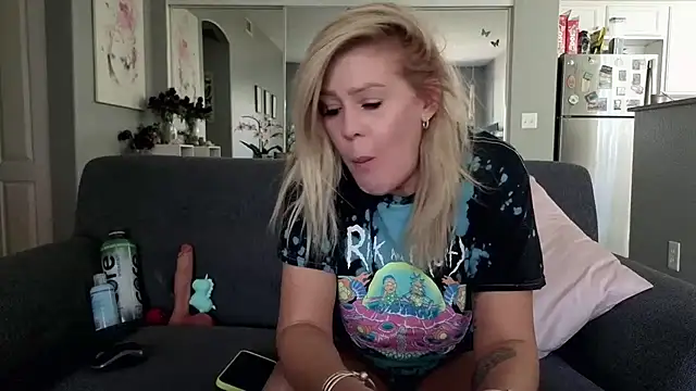 Lexi Shocker online show from 09-16-25, 05:25
