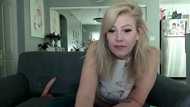 Lexi Shocker online show from 11-26-25, 06:52