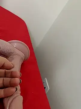 Snapshot of vaholiver chatting on 01-18-26, 06:55 vaholiver online show from 01-18-26, 06:55