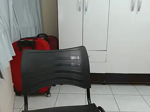 Snapshot of vaholiver chatting on 02-12-26, 06:29 vaholiver online show from 02-12-26, 06:29