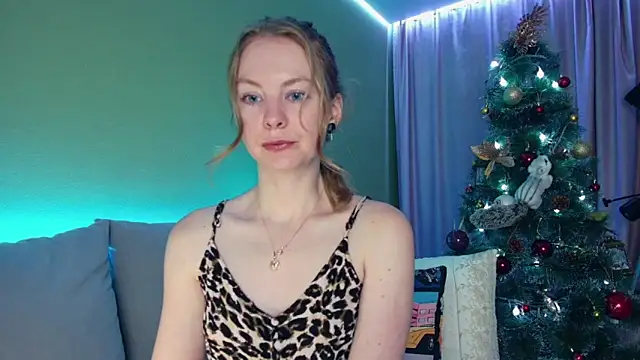 Snapshot of Cuddle_Cat chatting on 01-11-25, 05:20 Cuddle Cat online show from 01-11-25, 05:20