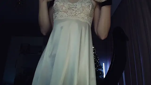 Snapshot of Cuddle_Cat chatting on 12-21-25, 01:46 Cuddle Cat online show from 12-21-25, 01:46