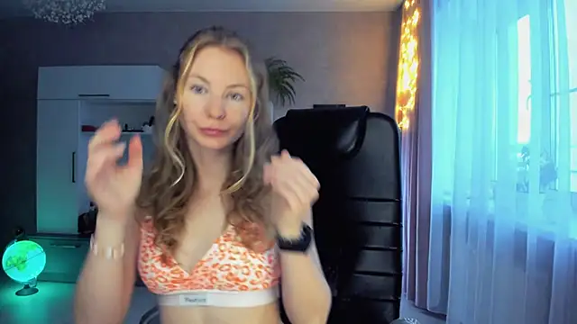 Snapshot of Cuddle_Cat chatting on 11-22-25, 06:34 Cuddle Cat online show from 11-22-25, 06:34