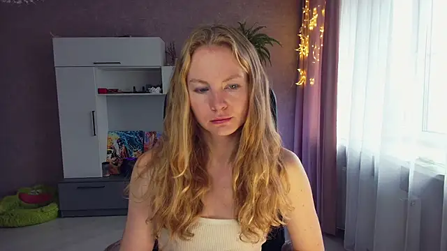 Snapshot of Cuddle_Cat chatting on 10-29-25, 06:23 Cuddle Cat online show from 10-29-25, 06:23