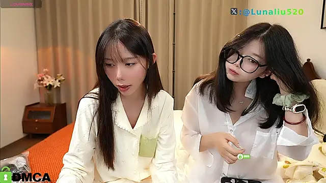 Luna520 online show from 10-10-25, 01:23