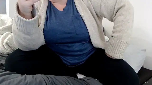 Snapshot of sweeti_Em chatting on 02-08-26, 06:05 sweeti Em online show from 02-08-26, 06:05