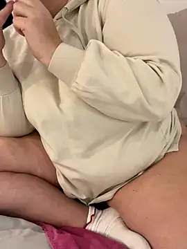 sweeti Em online show from 12-21-25, 06:20