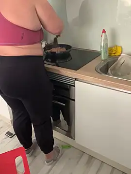 sweeti Em online show from 04-14-26, 04:01