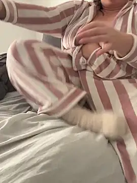 Snapshot of sweeti_Em chatting on 02-01-26, 09:51 sweeti Em online show from 02-01-26, 09:51