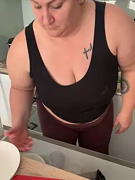 Snapshot of sweeti_Em chatting on 02-22-26, 03:24 sweeti Em online show from 02-22-26, 03:24