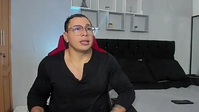 tyler hank01 online show from 12-02-25, 02:34