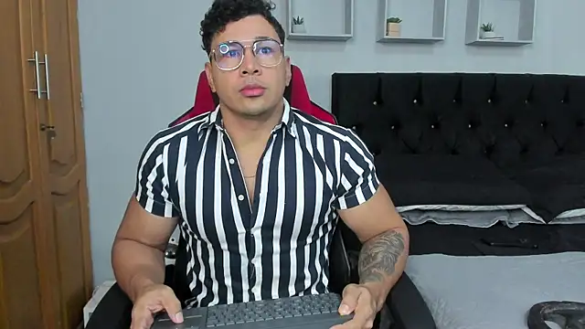 tyler hank01 online show from 12-04-25, 11:20