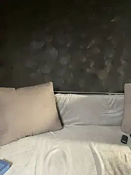 Snapshot of Kiscsillagg chatting on 01-19-25, 03:32 Kiscsillagg online show from 01-19-25, 03:32
