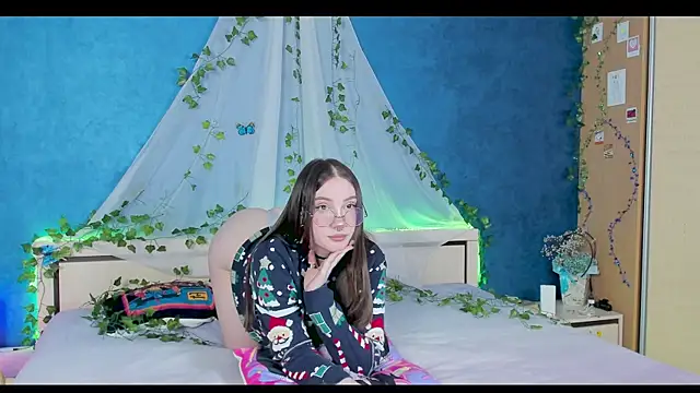 LinaKenny online show from 12-17-24, 07:59