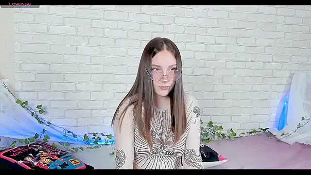 LinaKenny online show from 02-13-26, 05:46