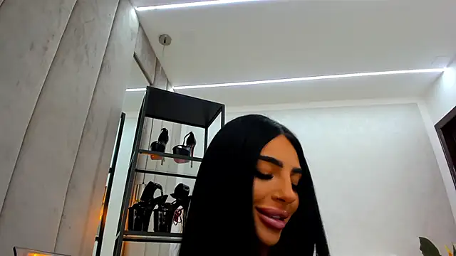 Snapshot of Britney_Charm_ chatting on 05-10-26, 07:01 Britney Charm online show from 05-10-26, 07:01