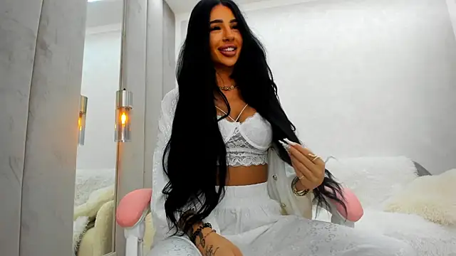 Snapshot of Britney_Charm_ chatting on 06-03-26, 06:36 Britney Charm online show from 06-03-26, 06:36