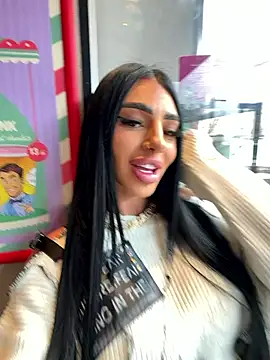 Snapshot of Britney_Charm_ chatting on 01-18-26, 09:56 Britney Charm online show from 01-18-26, 09:56