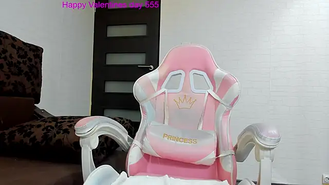 Snapshot of Britney_Charm_ chatting on 02-17-25, 06:31 Britney Charm online show from 02-17-25, 06:31