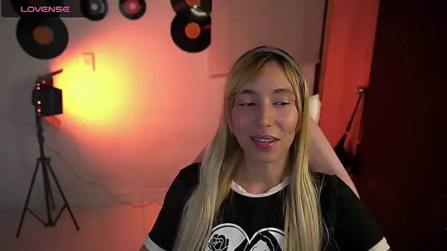 Saucy Jenn online show from 04-19-26, 04:13