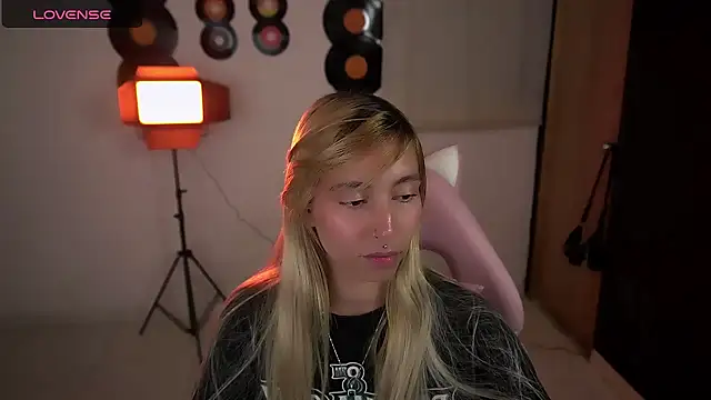 Saucy Jenn online show from 04-10-26, 04:30