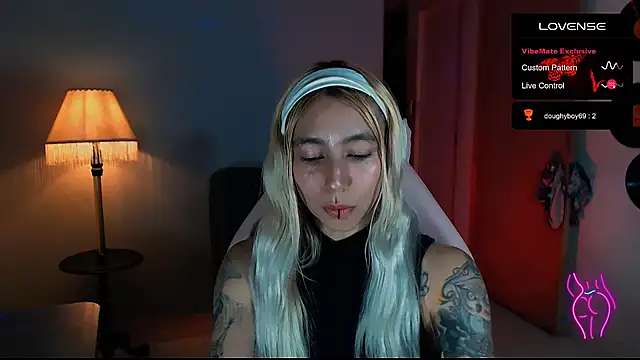 Snapshot of Saucy_Jenn chatting on 01-11-25, 03:44 Saucy Jenn online show from 01-11-25, 03:44