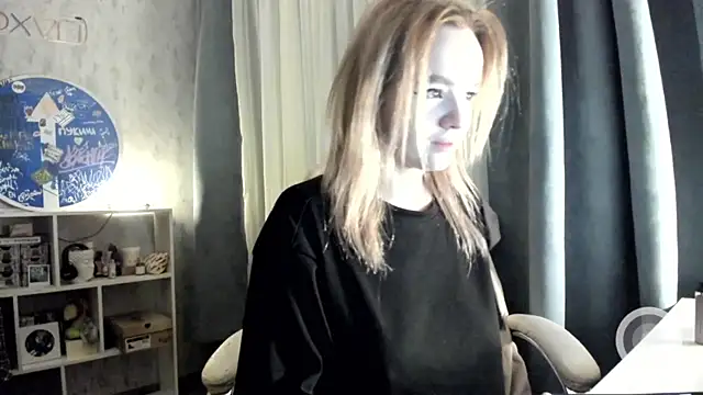 Snapshot of SarahRomantic chatting on 02-17-25, 08:38 SarahRomantic online show from 02-17-25, 08:38