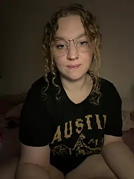 Snapshot of EmmieRae chatting on 02-28-26, 02:44 EmmieRae online show from 02-28-26, 02:44