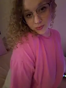 Snapshot of EmmieRae chatting on 02-21-26, 02:02 EmmieRae online show from 02-21-26, 02:02