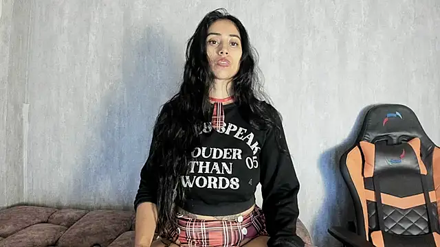 Valentinne z online show from 03-18-25, 12:50