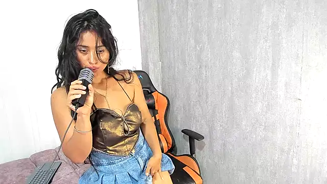 Valentinne z online show from 02-08-25, 06:33