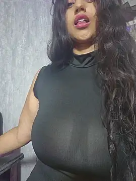 Valentinne z online show from 10-24-25, 03:27