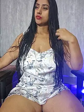 Valentinne z online show from 10-17-25, 04:38