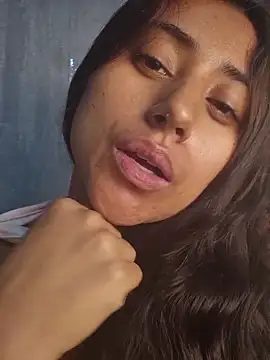 Valentinne z online show from 11-18-25, 06:50