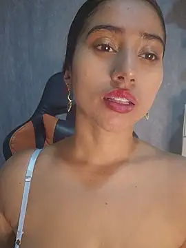 Valentinne z online show from 10-25-25, 01:16