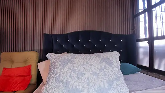 JuliaDawson  online show from 02-11-26, 10:20