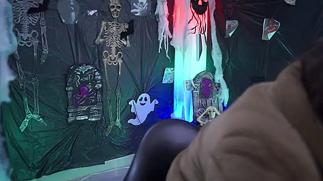 Kyomi chang online show from 10-18-25, 12:40