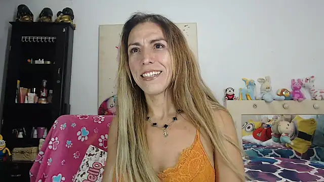 Snapshot of aleera_starxx982 chatting on 05-07-26, 12:04 aleera starxx982 online show from 05-07-26, 12:04