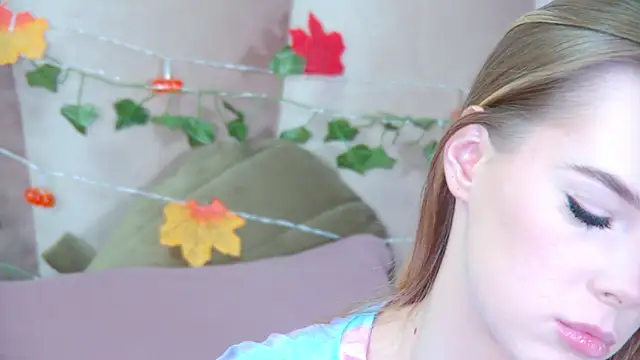 GentleRossi online show from 10-28-25, 03:11