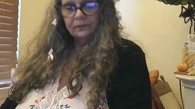 Snapshot of DestineeLoverGirl chatting on 10-21-25, 01:21 DestineeLoverGirl online show from 10-21-25, 01:21